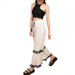 Pantaloni albi cu ciucuri negri