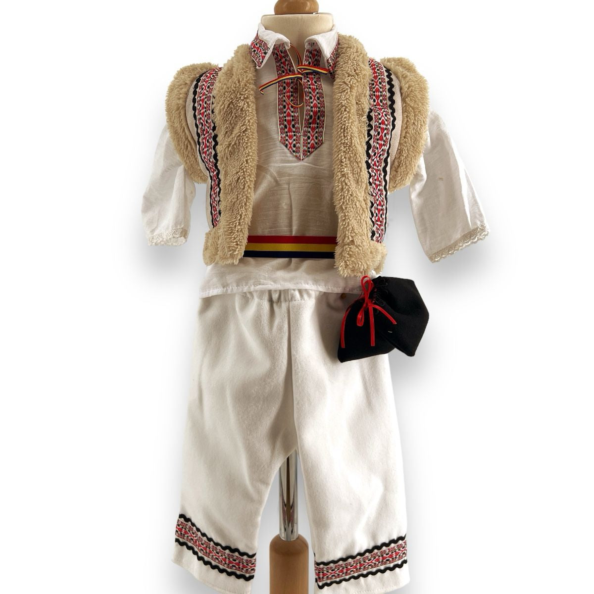 Costum National Baieti Titel 2