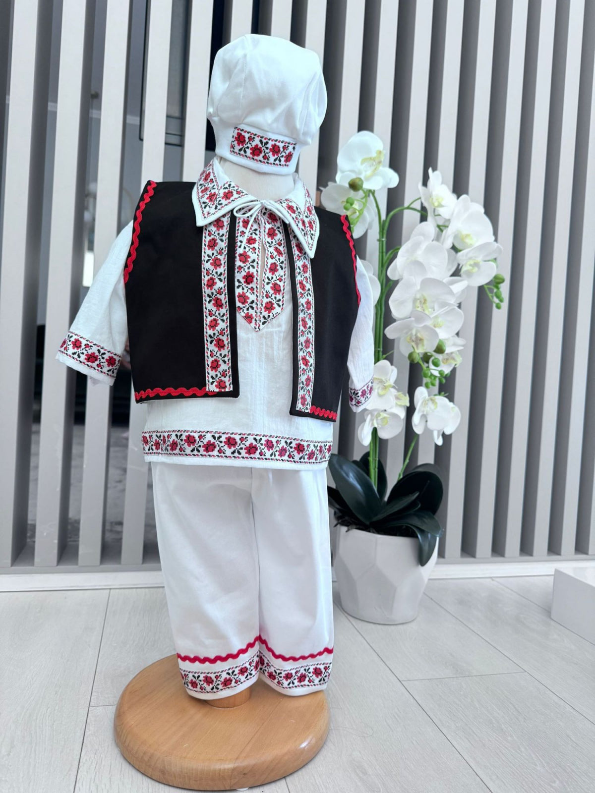 Costum Traditional pentru baieti Raul 38