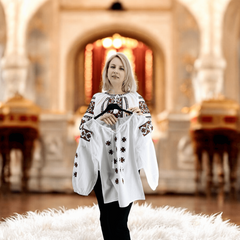 Ie traditionala fetita Eliza