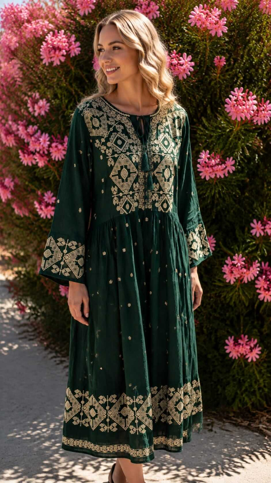 Rochie Traditionala cu broderie Melania 4
