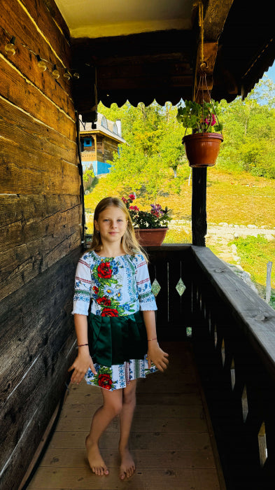 Rochita traditionala stilizata cu Maci 11