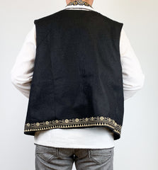 Vesta barbateasca brodata Lazar - Negru 3