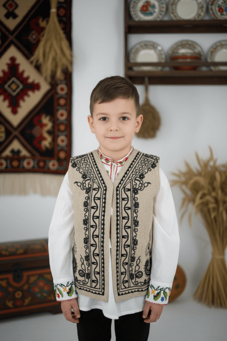 Vesta crem traditionala pentru copii cu broderie neagra 2