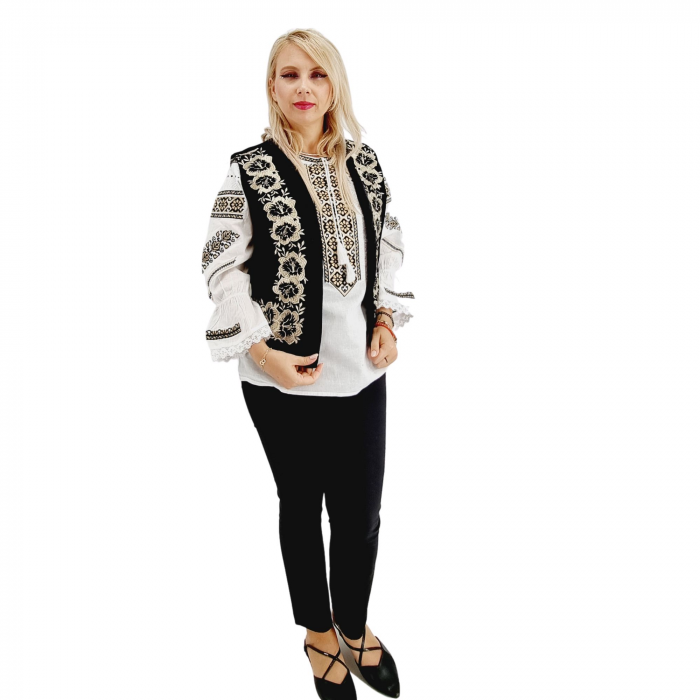 Vesta din catifea traditionala Carmen